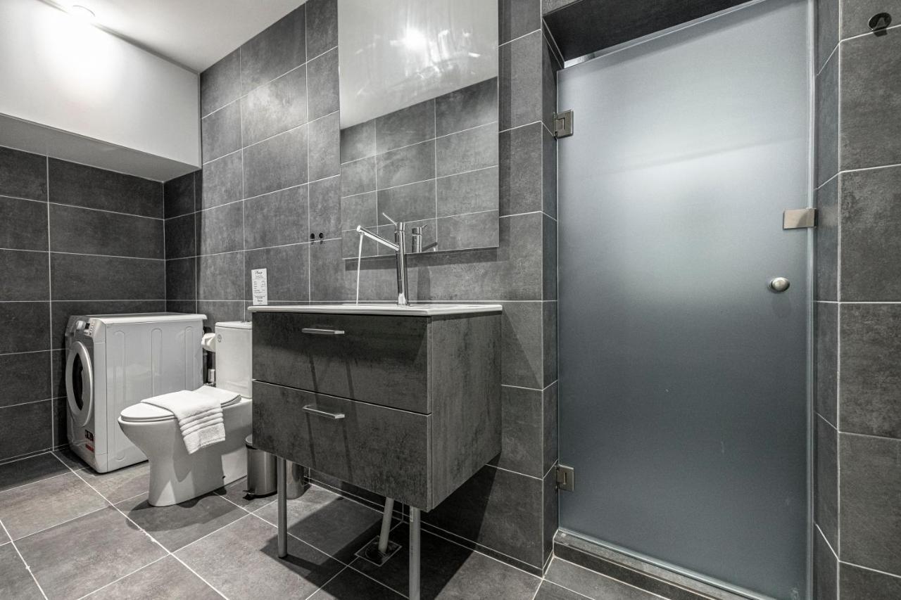 Phaedrus Living: City Center Luxury Flat Loukianou Афины Экстерьер фото